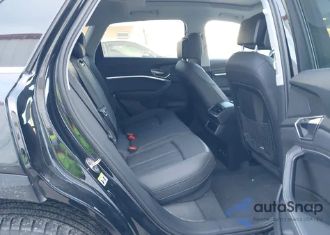 2021 Audi E-Tron Premium Plus Quattro z USA, uszkodzony, nr VIN WA1LAAGE5MB022422